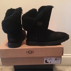 UGG Bailey Button